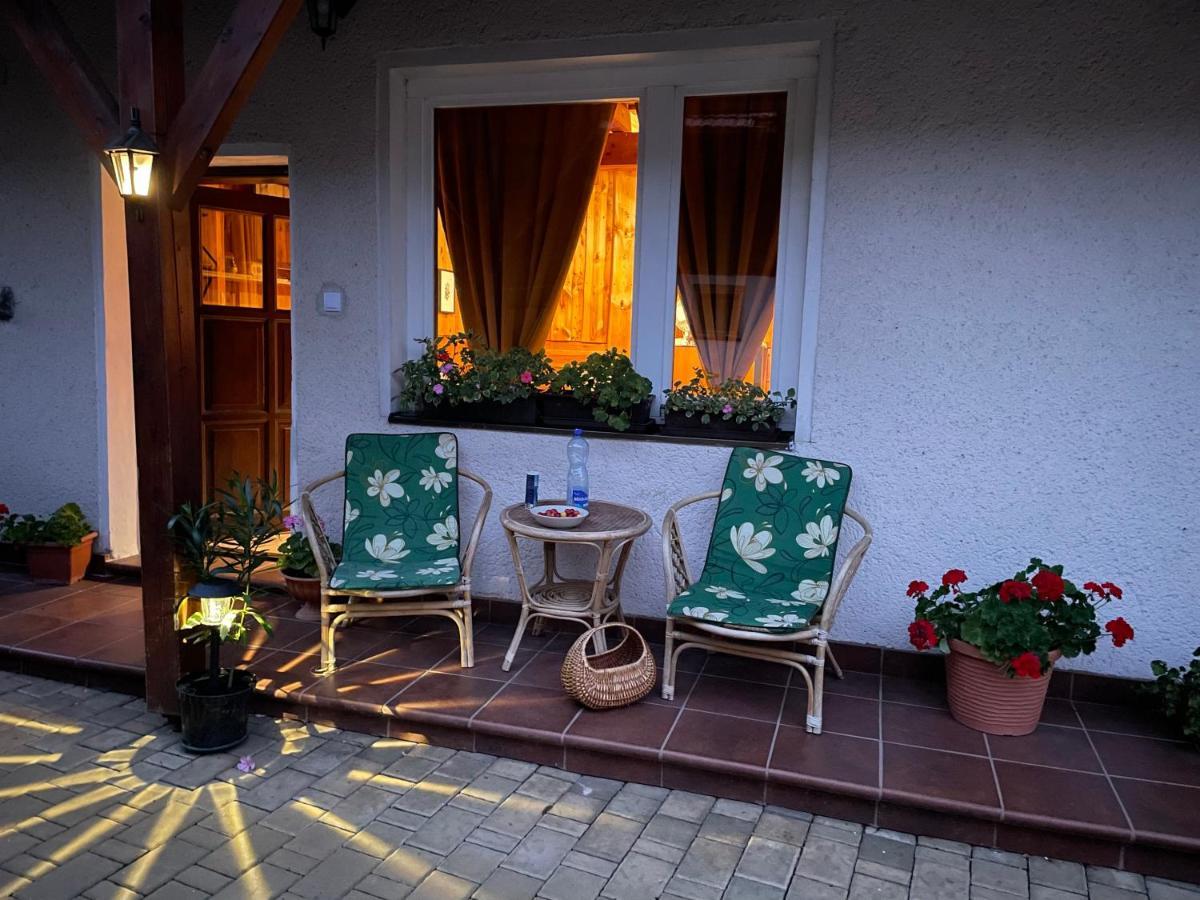 Cosy Apartment In Family Compound Turany 外观 照片