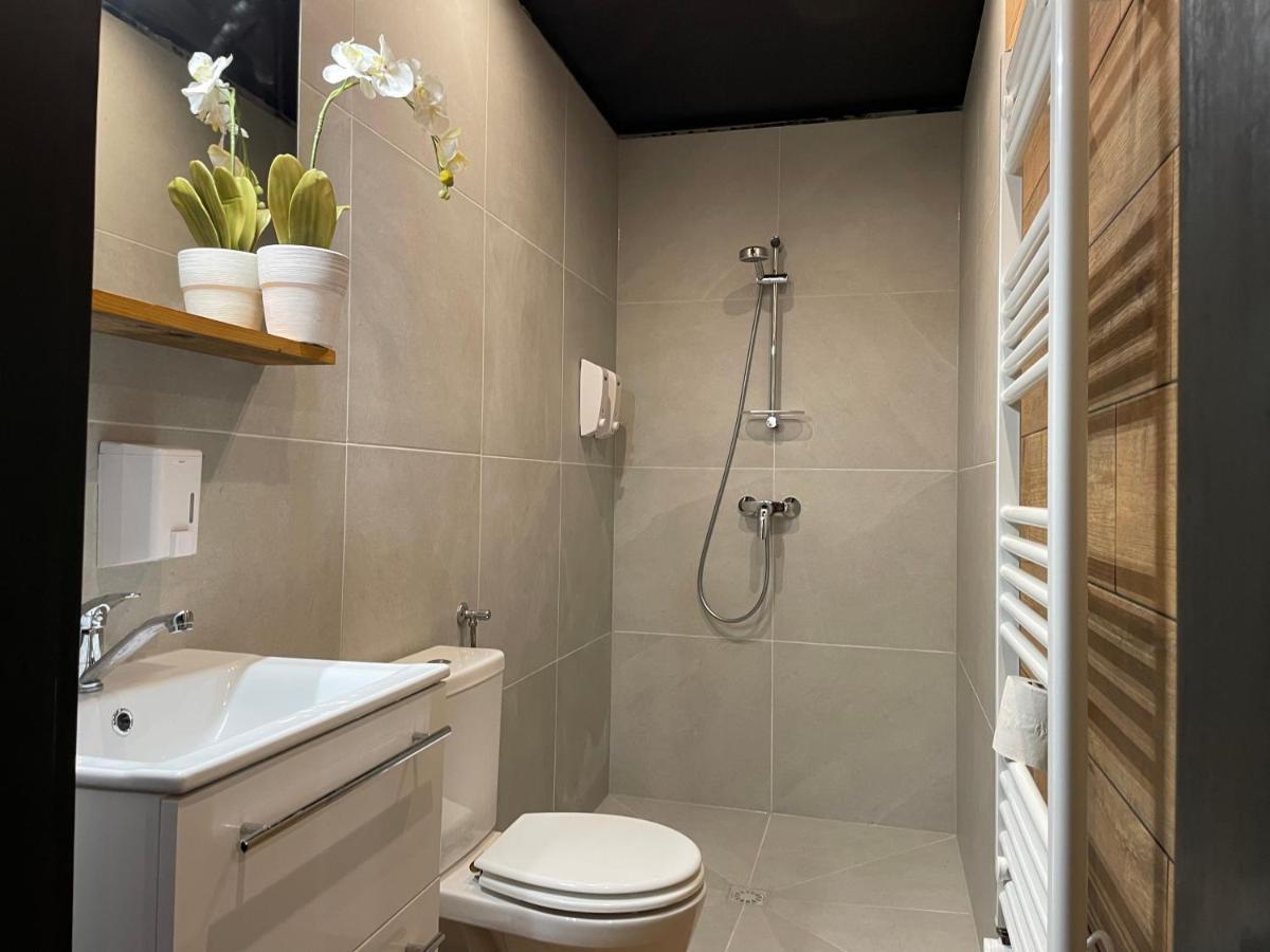Cosy Apartment In Family Compound Turany 外观 照片
